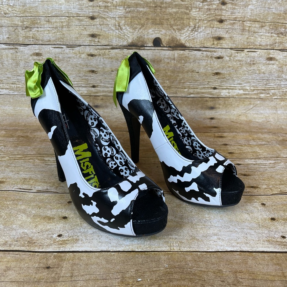 Misfit Heels! Black & White Peep-Toe High Heels with Lime Bow